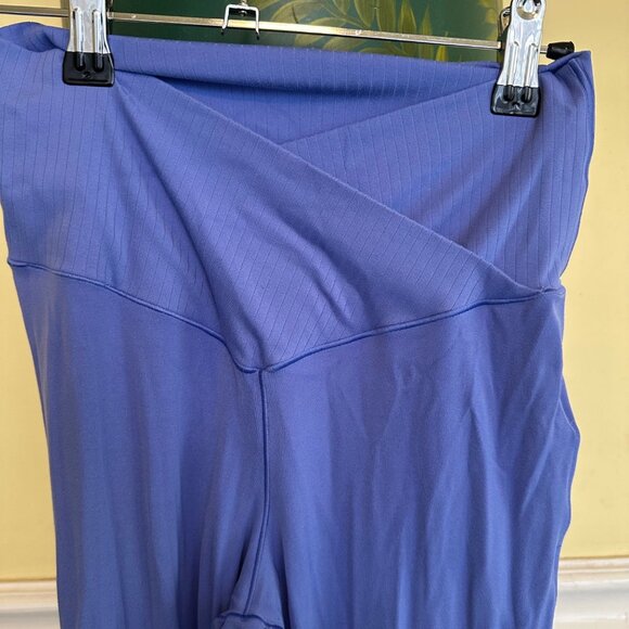 High-Waisted Flared Yoga Pants With Ribbed Waistband In Periwinkle Blue - Picture 2 of 9